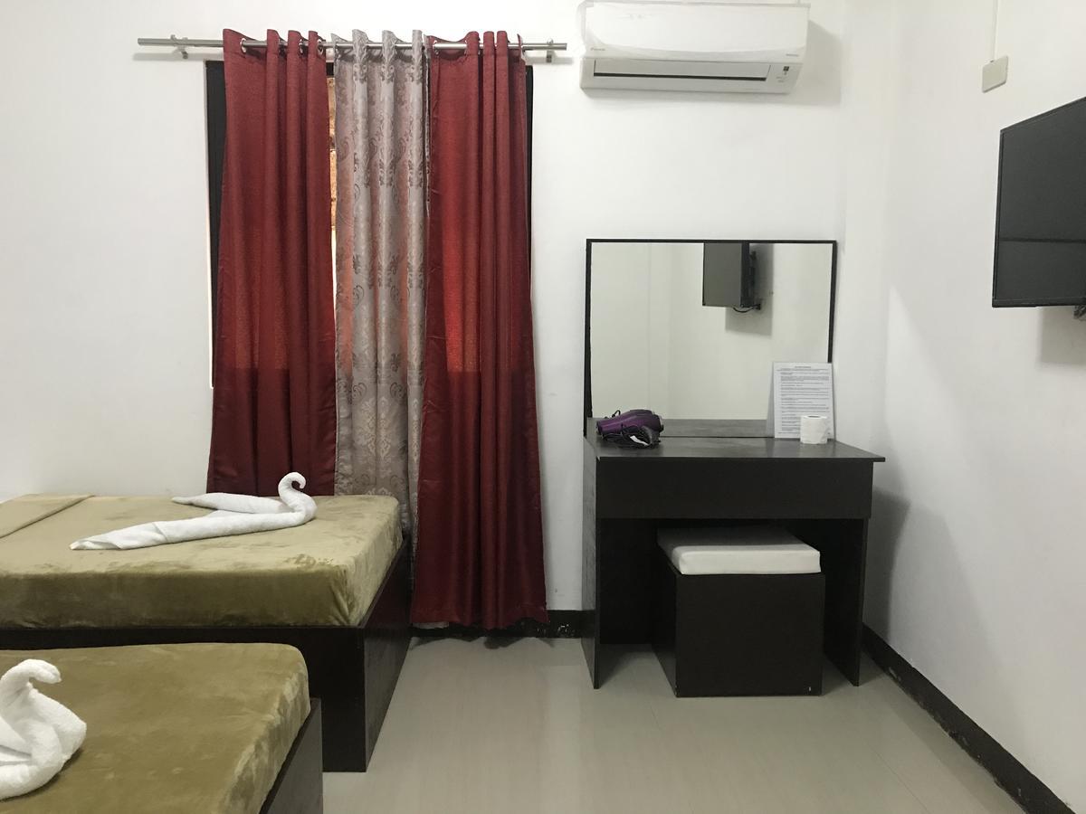 4C'S Tourist Lodge Puerto Princesa Ngoại thất bức ảnh