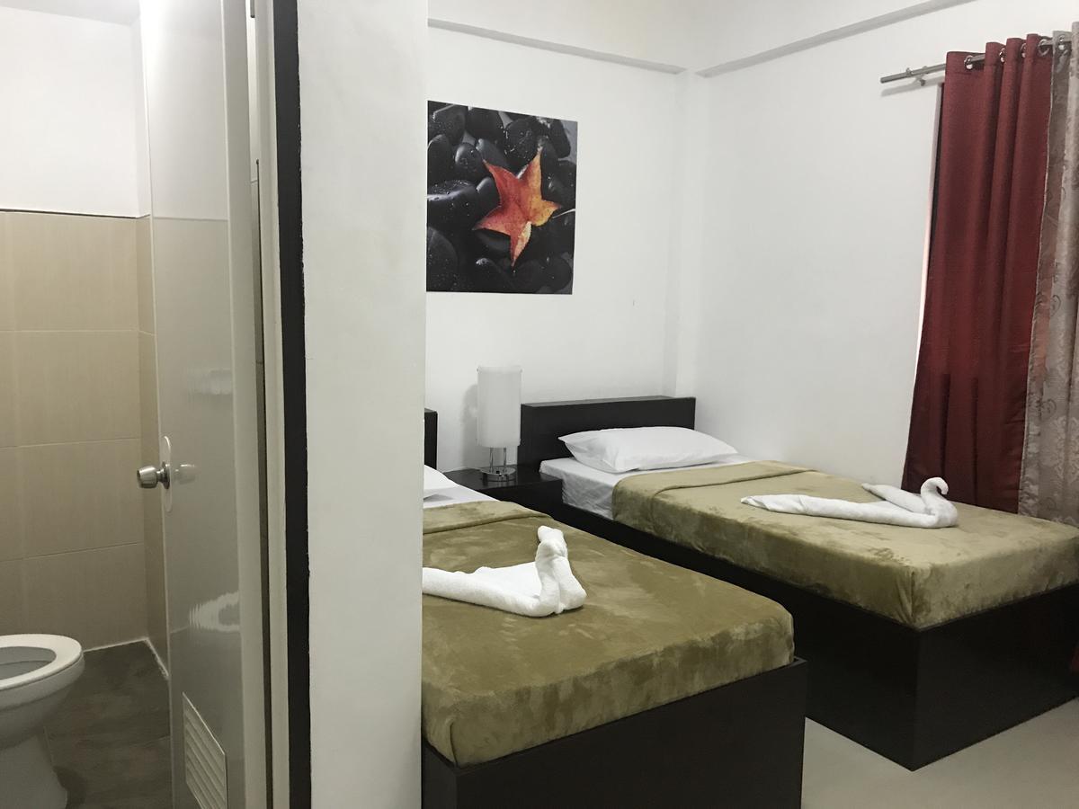 4C'S Tourist Lodge Puerto Princesa Ngoại thất bức ảnh