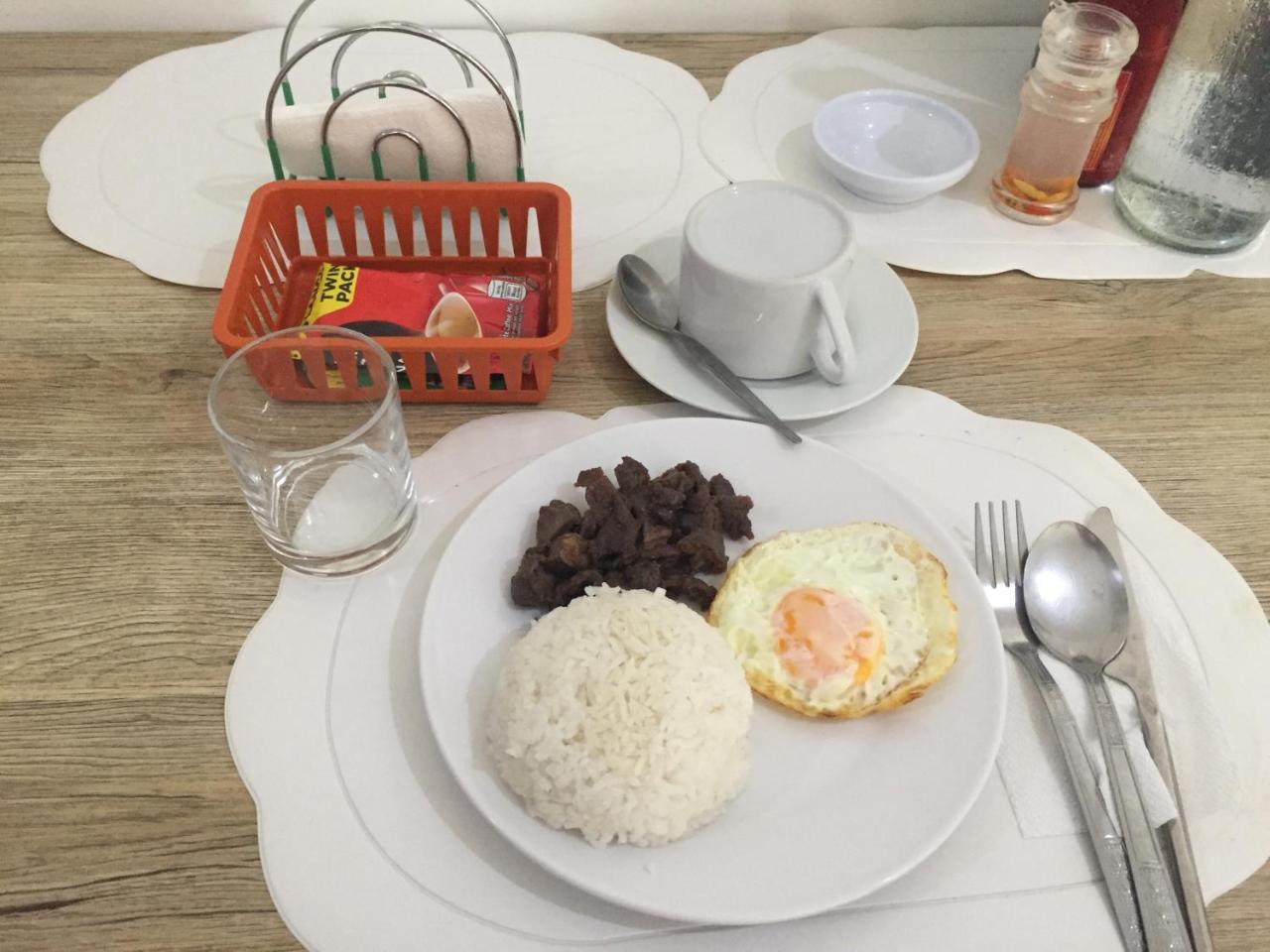 4C'S Tourist Lodge Puerto Princesa Ngoại thất bức ảnh